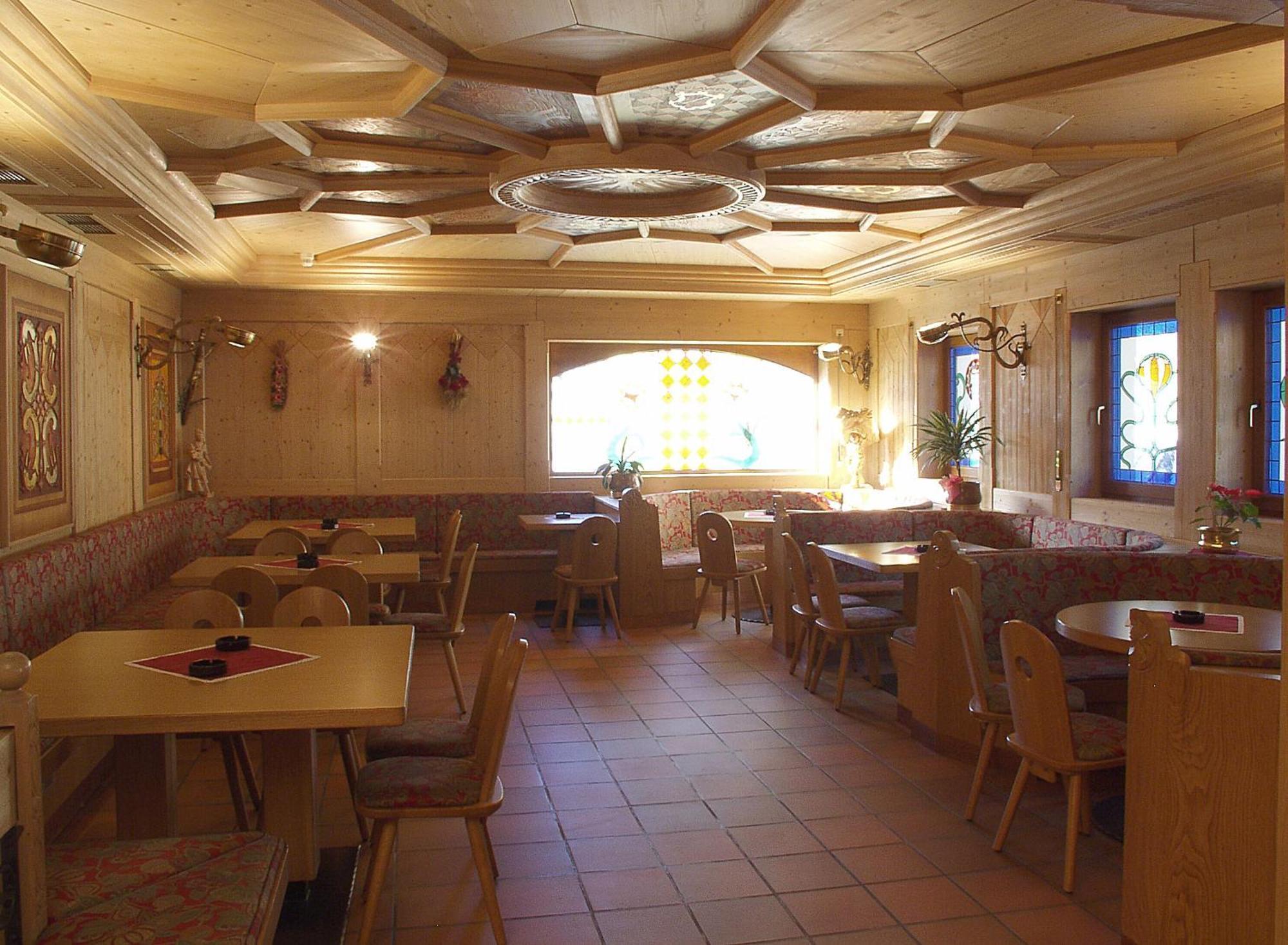 Hotel Villa Jolanda Ziano di Fiemme エクステリア 写真