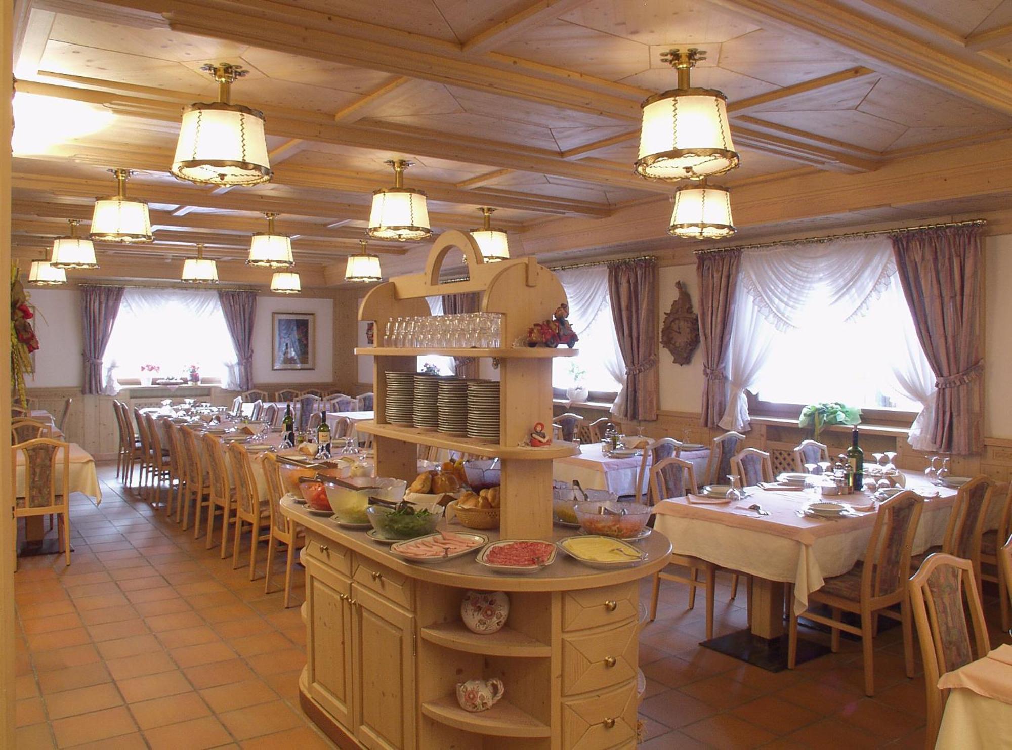 Hotel Villa Jolanda Ziano di Fiemme エクステリア 写真